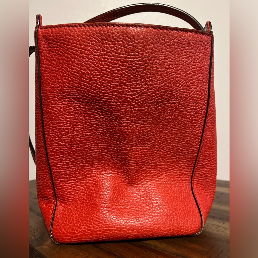 Gucci Leather Swing Tote Red vintage and was loved but in great condition. - Picture 3 of 12